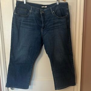 Levi’s 311 shaping skinny capri jeans. Like new! VGUC.